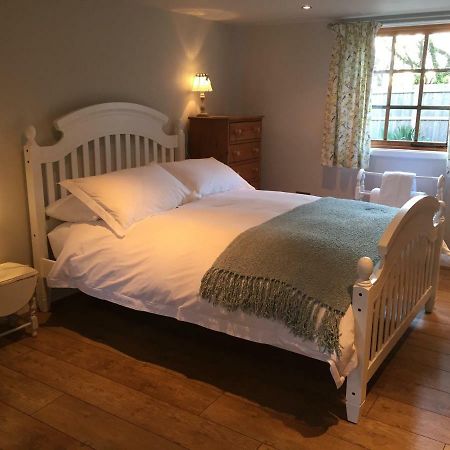 Stapehill Lodge B&B Hampreston Exterior foto