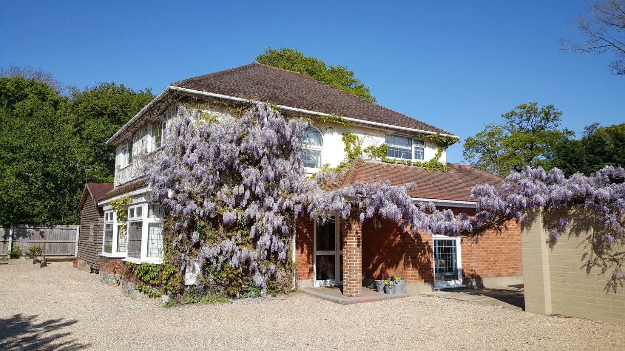 Stapehill Lodge B&B Hampreston Exterior foto
